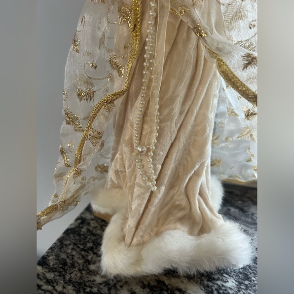 Angel playing a violin with wings and fine detail Ornament - Picture 3 of 8